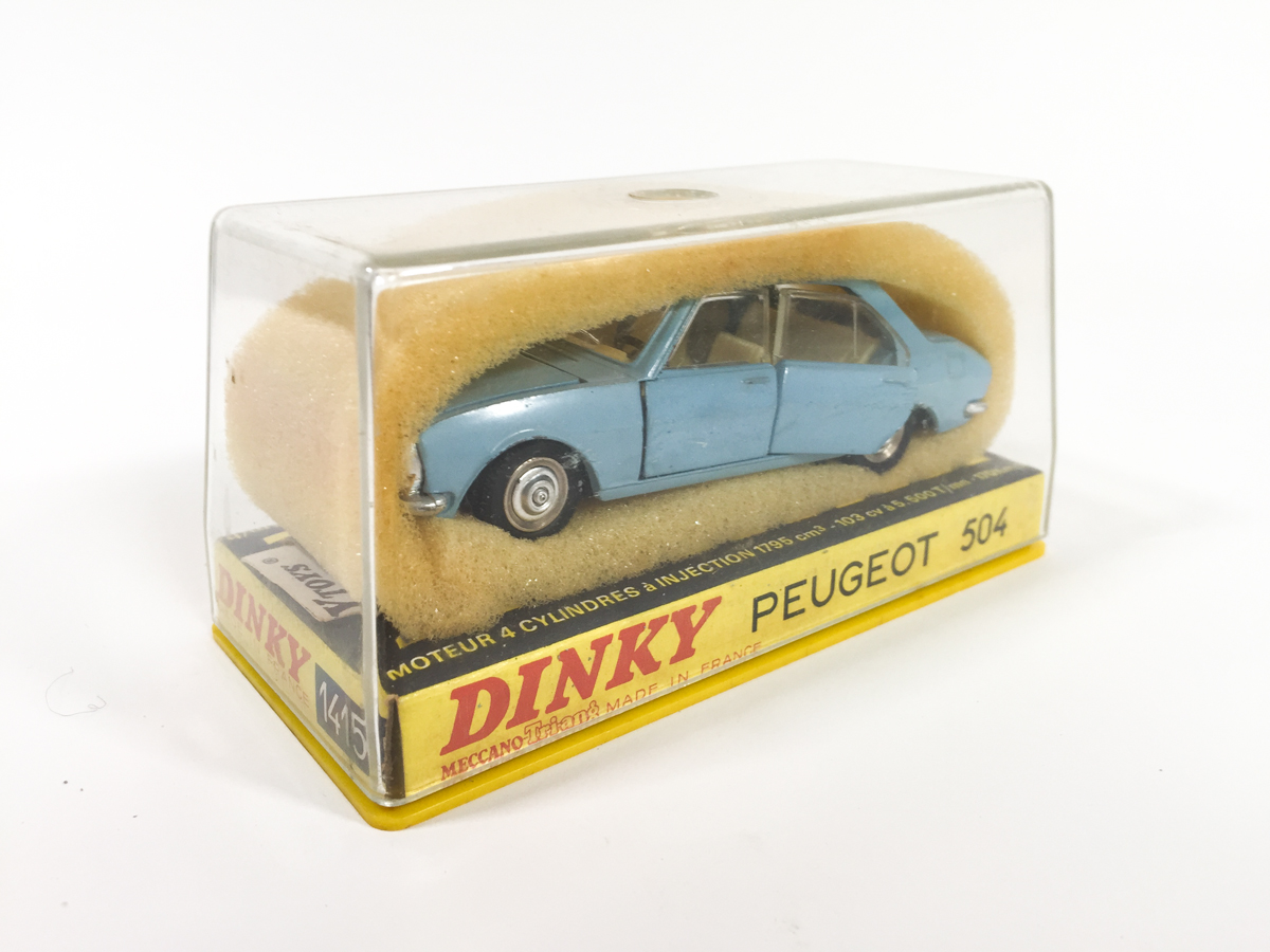 capot moteur Dinky toys Peugeot 504 ref 1415 B4 