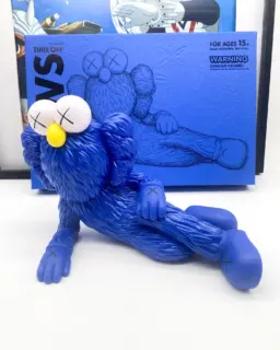 🟢 DISPO - Available 🟢

KAWS TIME OFF Blue Figurine Open Edition (Medicom toy 2022)

Très bel état, non exposé, gardé en boîte. 
N'hésitez pas à faire une offre. 

100% LEGIT

#Kaws #KawsTimeOff #KawsBFF #ArtToy #DesignerToys #StreetArt #PopArt #MedicomToy #HypebeastStyle #InteriorDesign #Collectibles #KawsCollector #VinylToys #FabuleuseCaverne #ModernArt #ToyPhotography