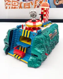 Original UFO Robo Grendizer / Goldorak, Research Center Base produit au Japon en 1977. Pièce de collection rare en très belle condition pour son âge, couleurs propres et système à mécanismes toujours en place.

Informations :

  Fabricant : Popy 
  Licence officielle UFOロボ グレンダイザー
  Matériau : plastique vintage coloré
  Origine : Japon
  Année : 1977

État :  Très belles couleurs, Structure complète, mécanismes fonctionnels

PAS D’ACCESSOIRES.
NO REPRO

#UFORoboGrendizer #Goldorak #Chogokin #VintageToys #DiecastRobot #RetroAnime #Popy #Mazinger #VintageCollection #ToysFromJapan  #AnimeLegend #RobotCollector