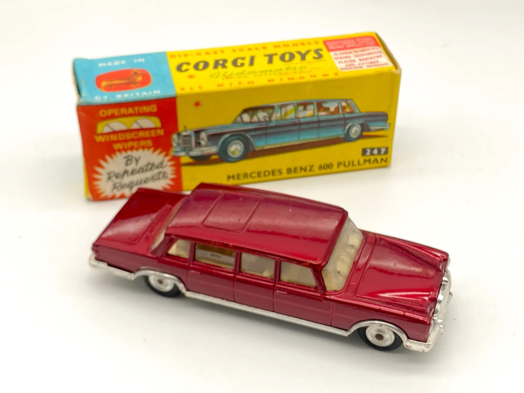 Corgi Toys 247 - Mercedes Benz 600 Pullman MIB 1964 – Image 4