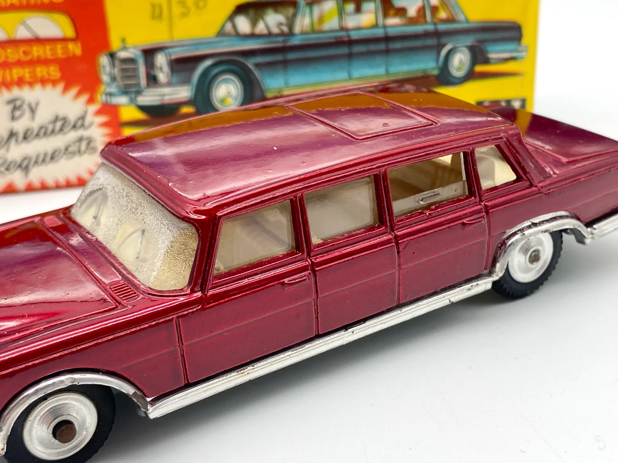 Corgi Toys 247 - Mercedes Benz 600 Pullman MIB 1964 – Image 3