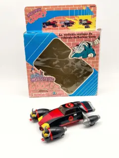 🟢 DISPO - Available 🟢

FR 🇫🇷 | Retour direct en 1983 ! 🕵️‍♂️LA MADMOBILE Le véhicule du Docteur Gang (Inspecteur Gadget), éditée par Bandai.
Ce petit bijou « Triple-Changeur » passait de la limousine au sous-marin ou à l’avion-fusée en un clin d’œil. 

EN 🇬🇧 | Straight back to 1983! 🕵️‍♂️ Amazing find: Dr. Claw’s MAD Mobile from the Inspector Gadget series, released by Bandai.
This « Triple-Changer » masterpiece could transform from a limo to a submarine or a jet in seconds. What makes this one extra special? It’s the original French edition featuring the FR3 TV logo, still in its original box. A true holy grail for 80s toy collectors! 🐱💻