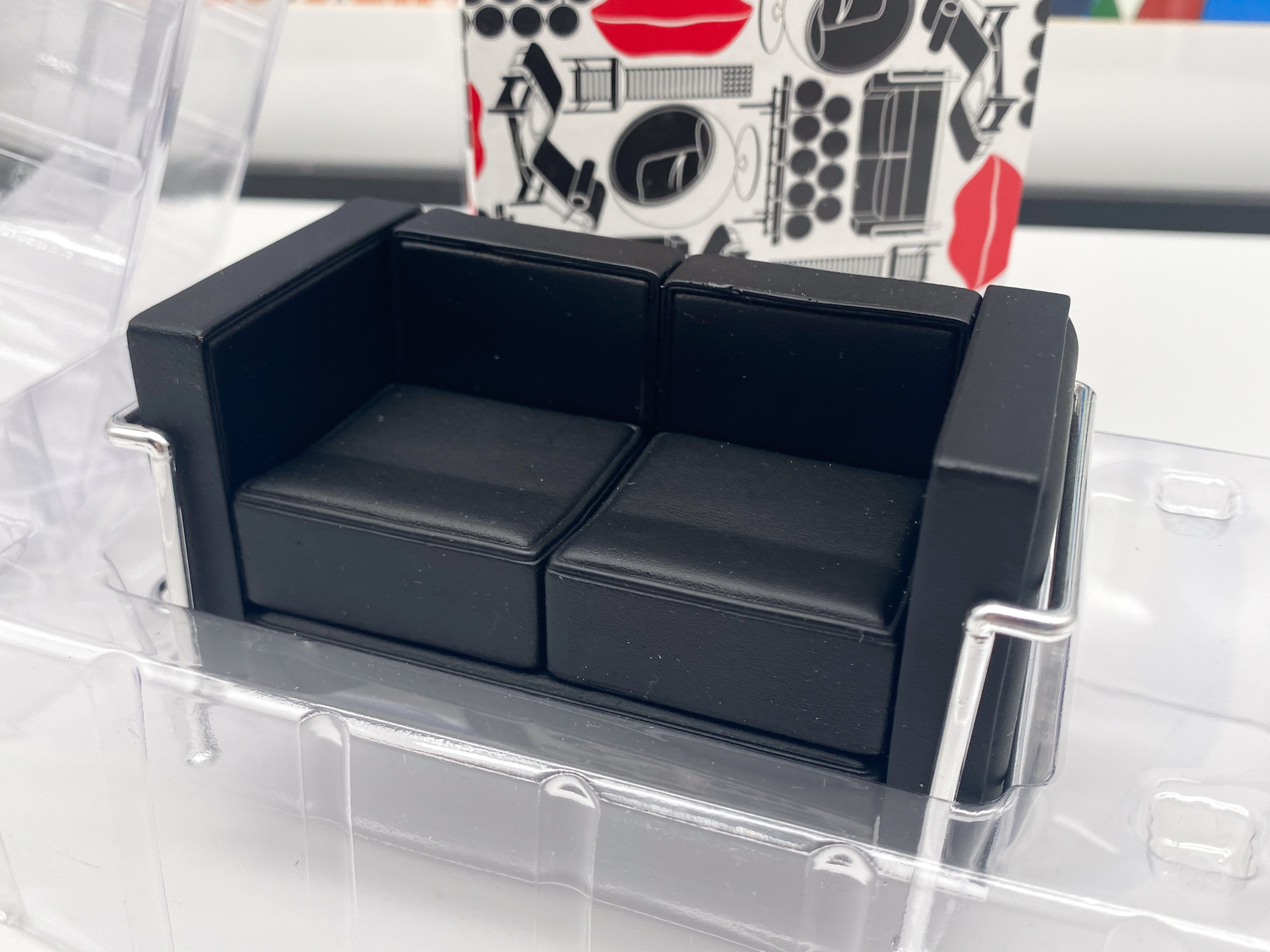 Miniature LC2 Sofa Le Corbusier REAC