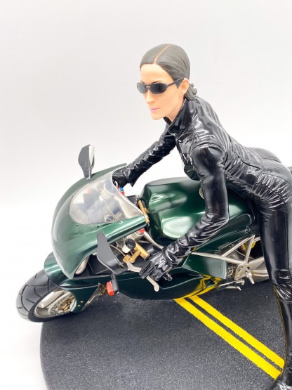 Matrix TRINITY with Ducati resin-statue 1:6 scale ltd 1500 Gentle Giant 2003 – Image 5