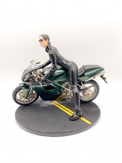 Matrix TRINITY with Ducati resin-statue 1:6 scale ltd 1500 Gentle Giant 2003 – Image 6