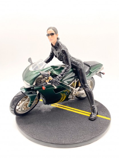 Matrix TRINITY with Ducati resin-statue 1:6 scale ltd 1500 Gentle Giant 2003 – Image 7