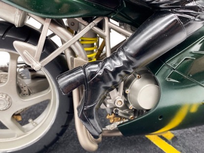 Matrix TRINITY with Ducati resin-statue 1:6 scale ltd 1500 Gentle Giant 2003 – Image 11