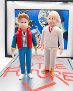 🟢 DISPO - Available 🟢

Back to the Future x JUN OSON Marty & Doc Brown Painted Vinyl Figures set Limited 200

🔹 Collaboration officielle 35th Anniversary.
🔹 Design iconique de l'artiste japonais Jun Oson.
🔹 ÉDITION LIMITÉE À 200 EXEMPLAIRES MONDE seulement ! 💎

Un set Marty & Doc ultra-rare, en état MINT avec sa boîte d'origine argentée. 

👉 Abonne-toi pour ne rater aucune pépite vintage !
🔗 Lien vers la boutique dans la bio.

#BackToTheFuture #JunOson #RetourVersLeFutur #ArtToy #DesignToy #LimitedEdition #RareToy #Grail #MartyMcFly #DocBrown #Collectibles #PopCulture #VinylToy #ToyCollector #OtakuCulture #DeLorean #80sNostalgia #JapaneseArtist  #FabuleuseCaverne
