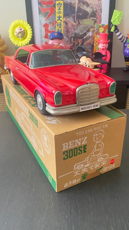 Ichiko Red Mercedes Benz 300SE 61cm 70-80s Japan