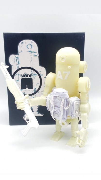 WWRp Bertie Recon MK3 GID ThreeA 3A Toys 2012 Ashley Wood – Image 4