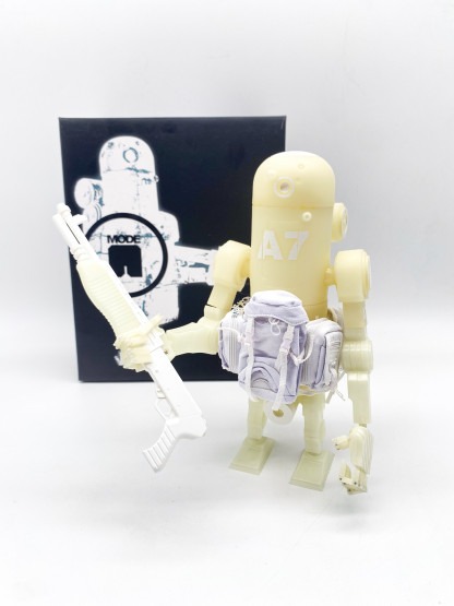WWRp Bertie Recon MK3 GID ThreeA 3A Toys 2012 Ashley Wood – Image 6