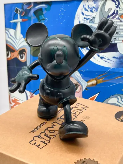 Mickey Mouse Bronze Color Medicom Toy Vinyl Collectible Dolls 2009 MIB – Image 7