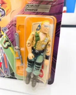 🔥 G.I. Joe Takara E-09 “Buzzer” (1986) — version japonaise ultra rare 🇯🇵
Distribuée uniquement au Japon par Takara, cette figurine sous blister d’origine (MOC) est un pur bijou vintage 💥
Couleurs éclatantes, carte illustrée rétro et accessoire emblématique : la tronçonneuse des Dreadnoks 🪚

Une vraie pépite pour les fans de G.I. Joe, Takara et toys 80’s.
#MintOnCard #MadeInJapan #vintagevibes 

#GIJoe #TakaraJapan #VintageToy #RetroCollectibles #Hasbro #GIJoeVintage #JapaneseToys #MOCFigure #80sToys #ToyCollector #RareToys #ActionFigure #GIJoeTakara