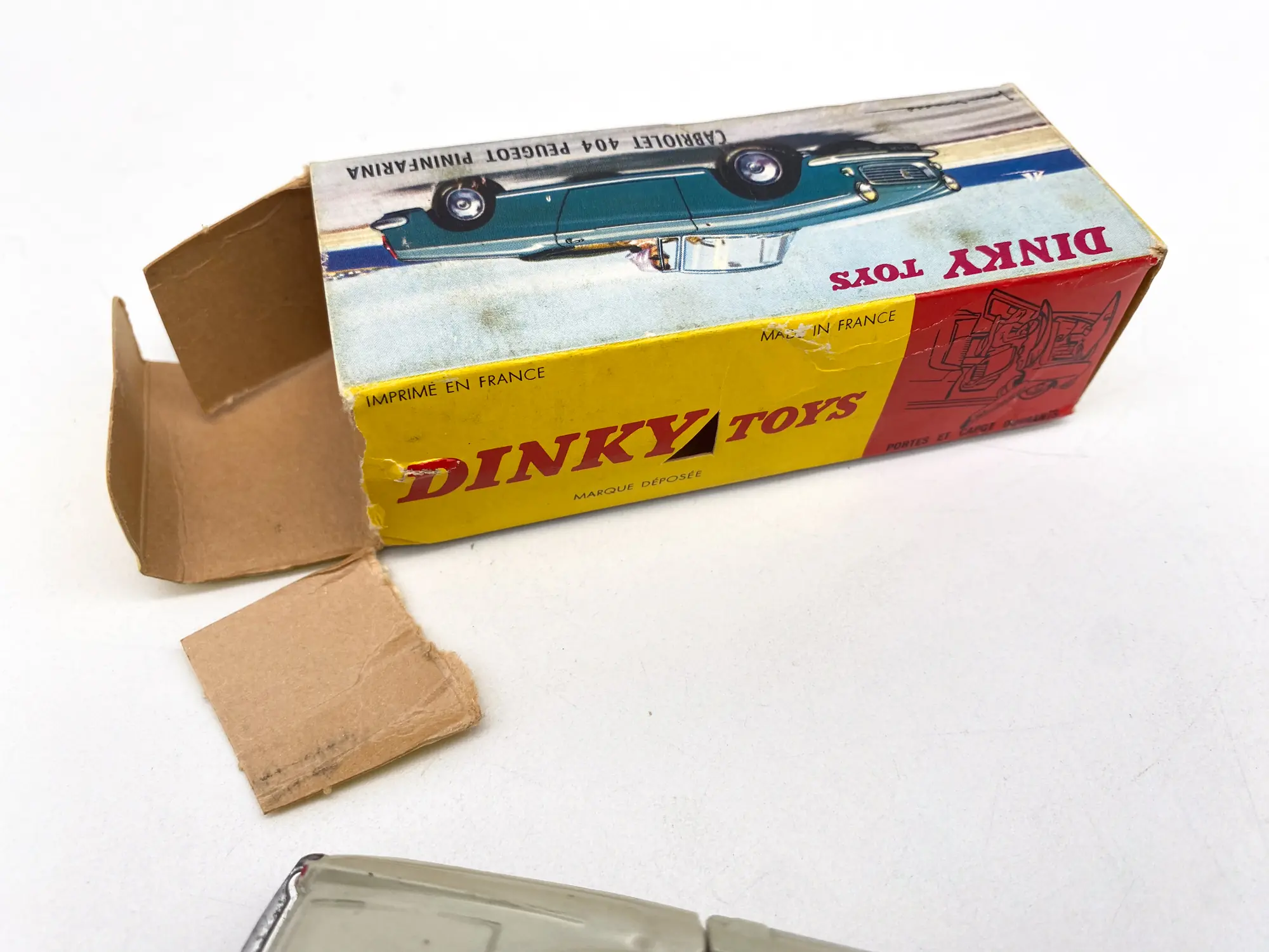DINKY TOYS PEUGEOT 504 Cabriolet Ref 1423 Complete Neuf En Boite Made
