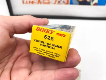 Dinky Toys 528 Peugeot 404 Cabriolet Pininfarina – Avec boîte d’origine 1965 – Image 2