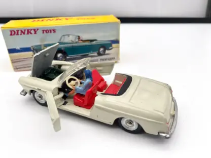 Dinky Toys 528 Peugeot 404 Cabriolet Pininfarina – Avec boîte d’origine 1965 – Image 8