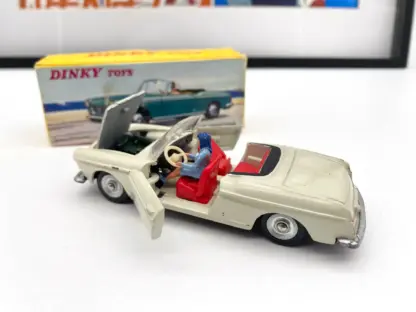 Dinky Toys 528 Peugeot 404 Cabriolet Pininfarina – Avec boîte d’origine 1965