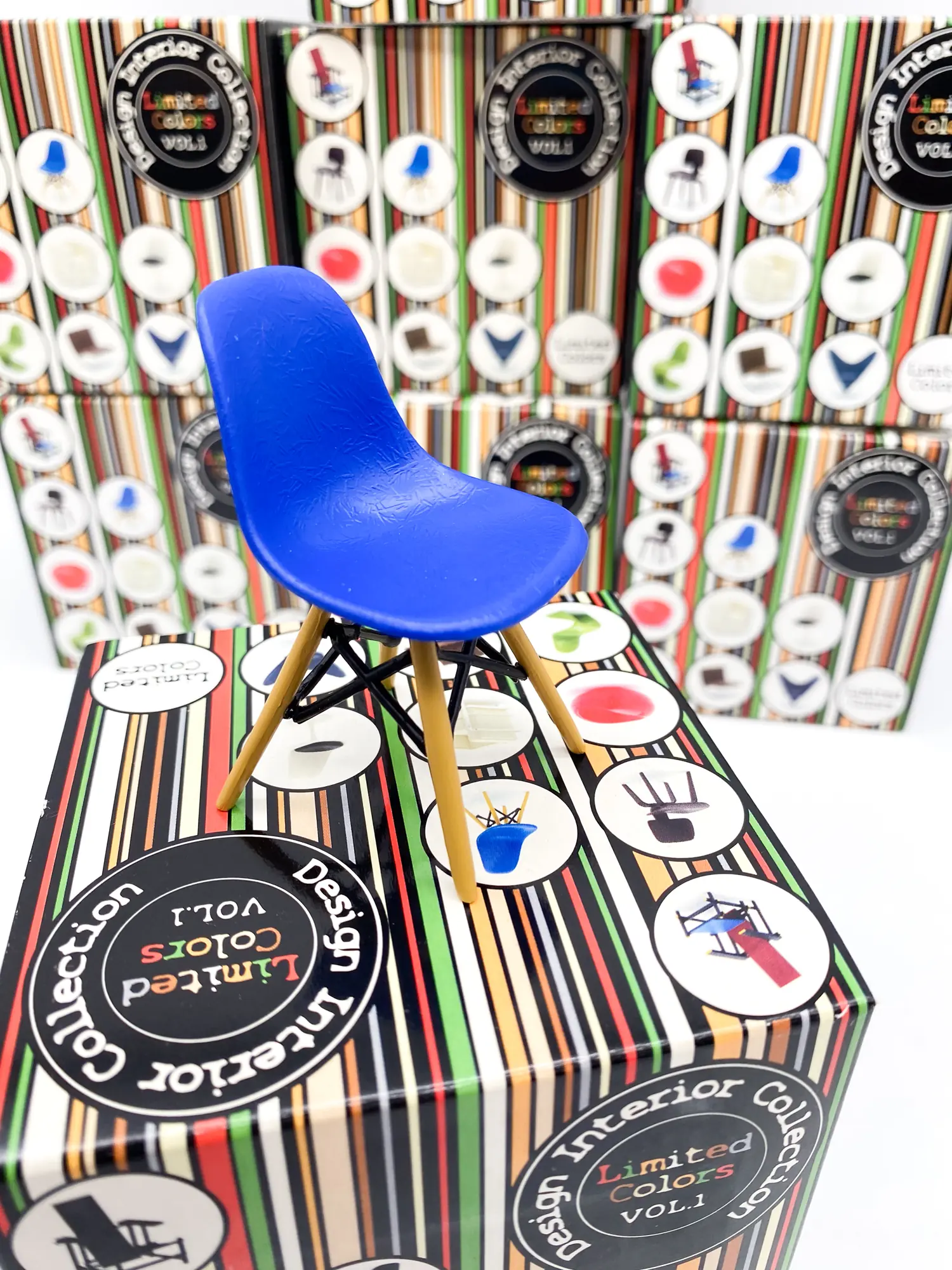 Miniature Eames DSW REAC – Design Interior Collection Limited Colors Vol.1 – Échelle 1/12 MIB