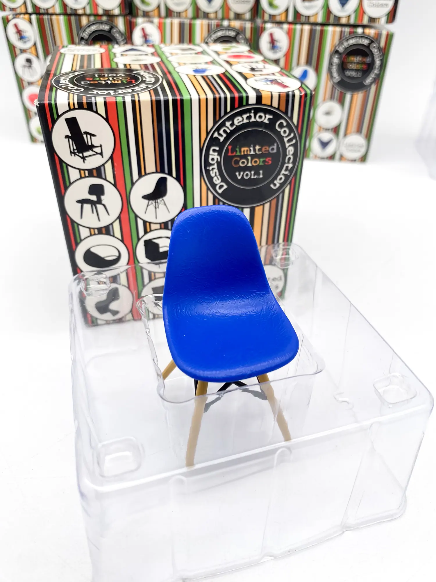 Miniature Eames DSW REAC – Design Interior Collection Limited Colors Vol.1 – Échelle 1/12 MIB – Image 3