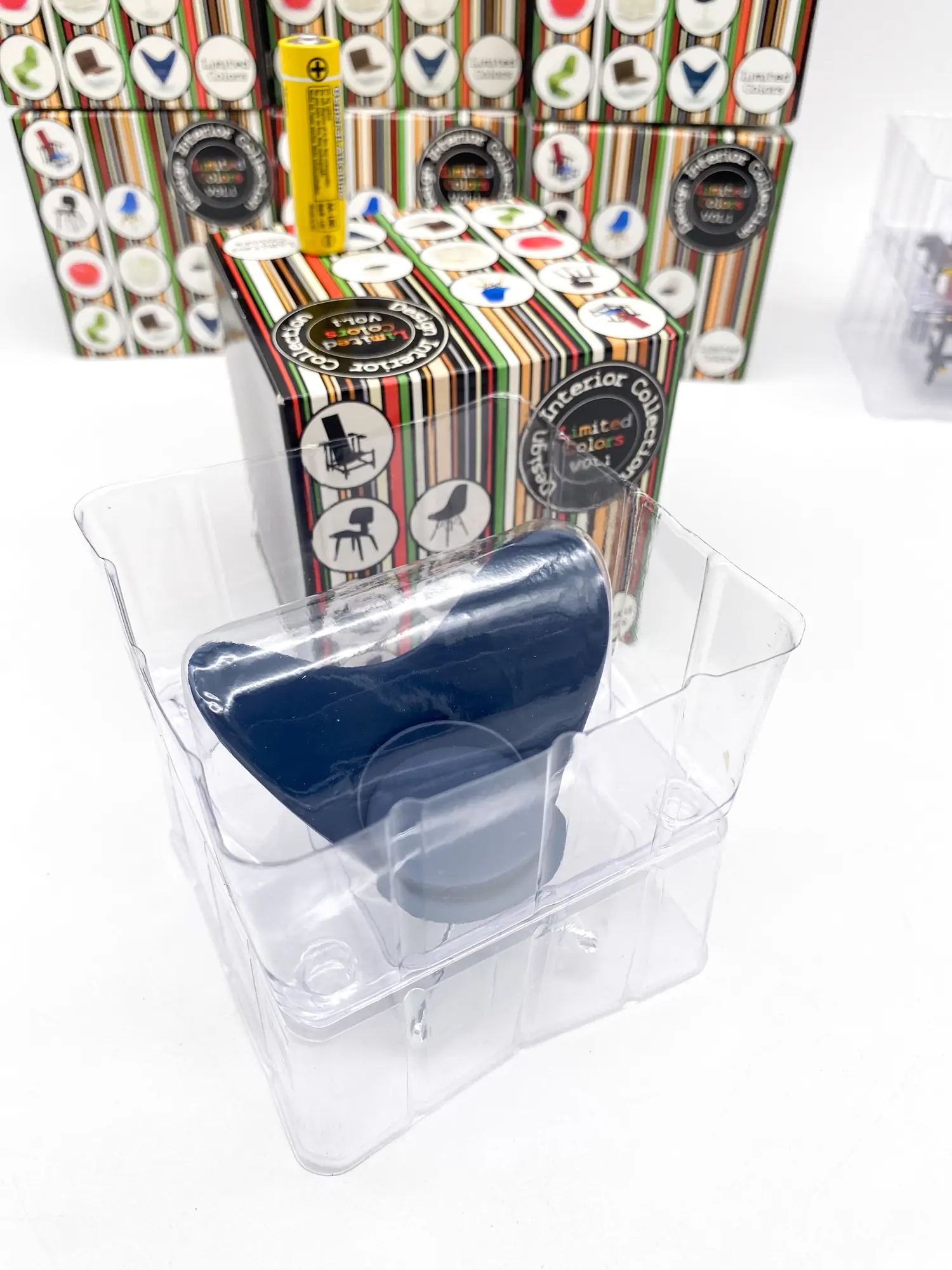 Miniature heart cone chair Verner Panton REAC – Design Interior Collection Limited Colors Vol.1 – Échelle 1/12 MIB – Image 6