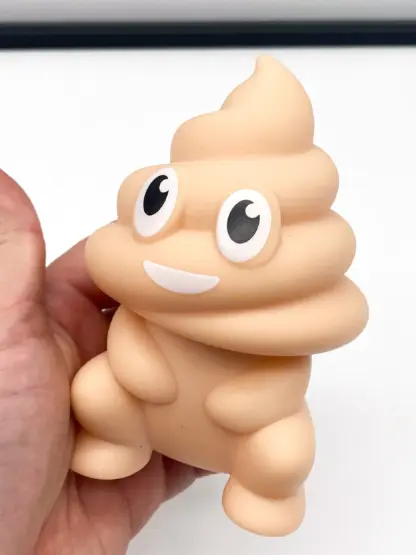 Unchi-Kun [Squat Beige] Sofubi squeaky doll | Poop man soft vinyl Mr Caca – Image 5