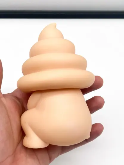 Unchi-Kun [Squat Beige] Sofubi squeaky doll | Poop man soft vinyl Mr Caca – Image 4