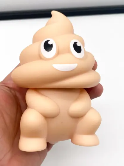 Unchi-Kun [Squat Beige] Sofubi squeaky doll | Poop man soft vinyl Mr Caca – Image 2
