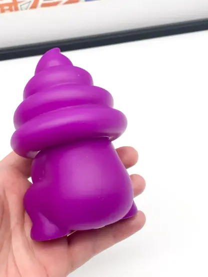 Unchi-Kun [Squat Purple] Sofubi squeaky doll | Poop man soft vinyl Mr Caca – Image 4