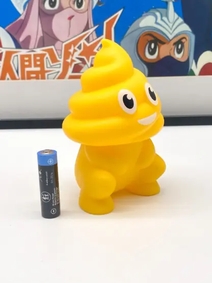 Unchi-Kun [Squat Yellow] Sofubi squeaky doll | Poop man soft vinyl Mr Caca – Image 4