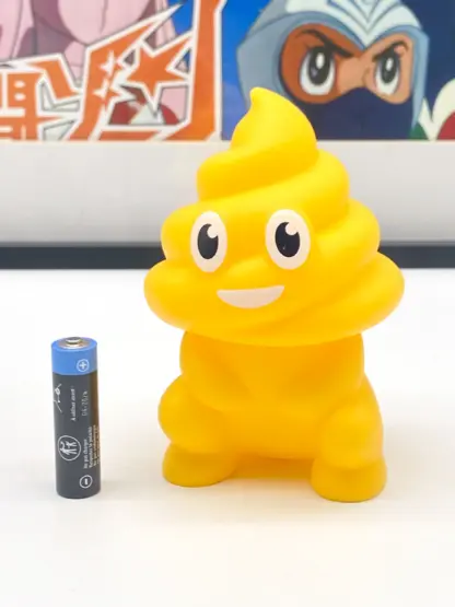 Unchi-Kun [Squat Yellow] Sofubi squeaky doll | Poop man soft vinyl Mr Caca – Image 2