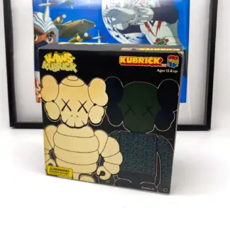 KAWS Kubrick Bus Stop Set KM004 Medicom Toy 2002 MISB