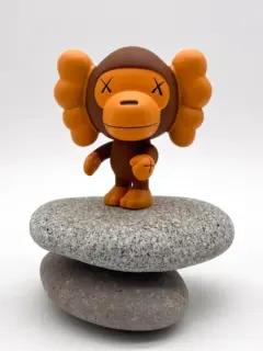 Kaws Baby Milo BAPE – A Bathing Ape 2005
L'alliance parfaite entre KAWS et l'univers Baby Milo Bape. Une pièce rare conservée dans son état d'origine.

Collector’s item. Only one available. 💎

#KAWS #BAPE #BabyMilo #ArtToys #StreetArt #MedicomToy #ABathingApe #KawsCollection #HypebeastArt #VinylToys #Collectibles #Nigo #Grail