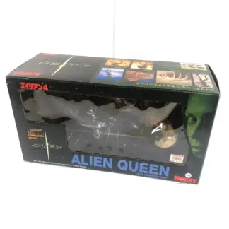 Alien Queen with Newborn Tsukuda Hobby 1:12 scale SOFUBI