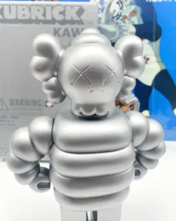 KAWS X Mad Hectic Kubrick 400% Medicom Toy 2003 LE500

Superbe état compte tenu de l'âge. Vraiment proche du neuf. 
DM Si intéressé ou pour faire une offre 
Worldwide shipping