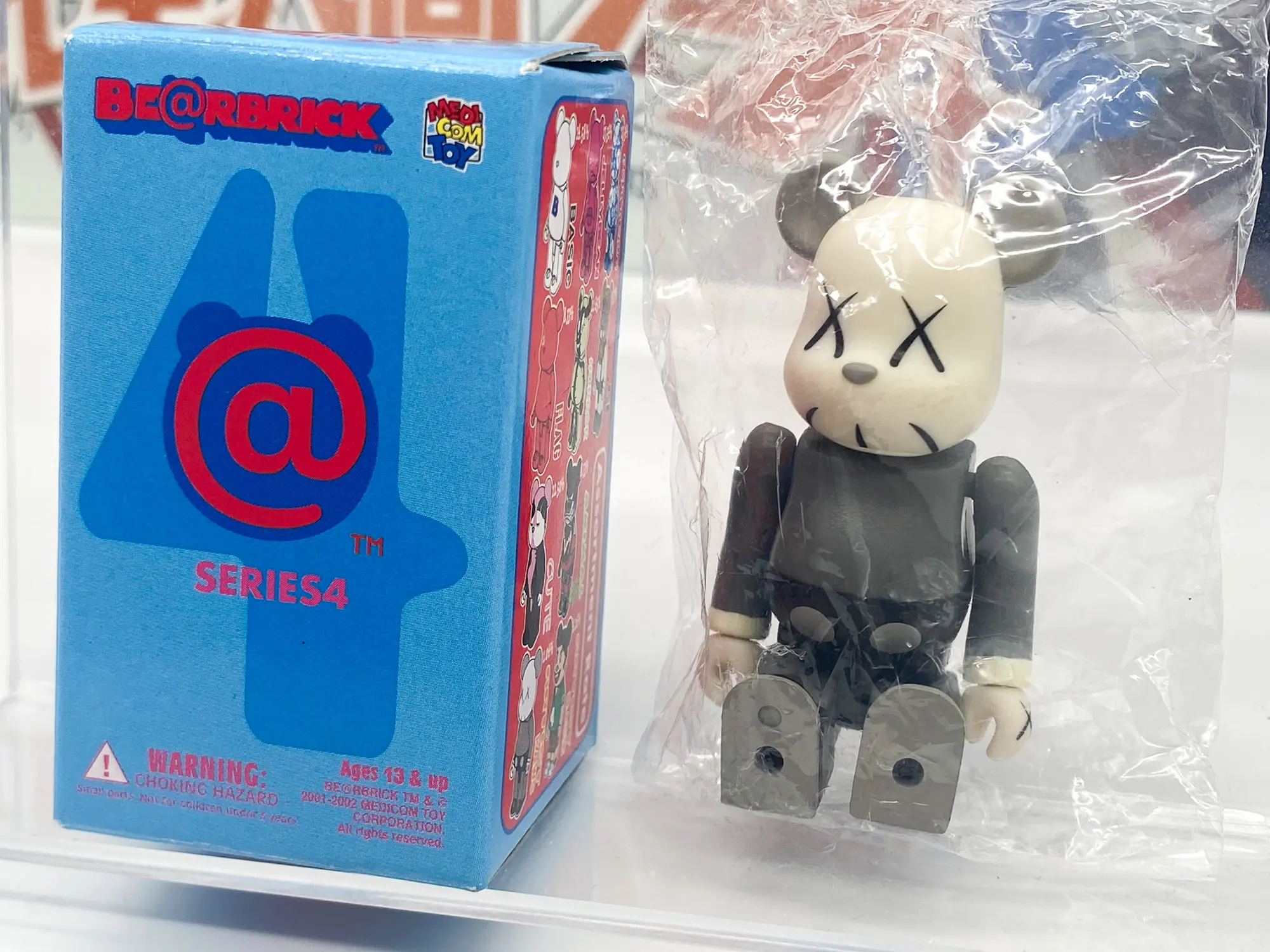 KAWS Bearbrick series 4 ARTIST - Be@rbrick Medicom Toy 2002
