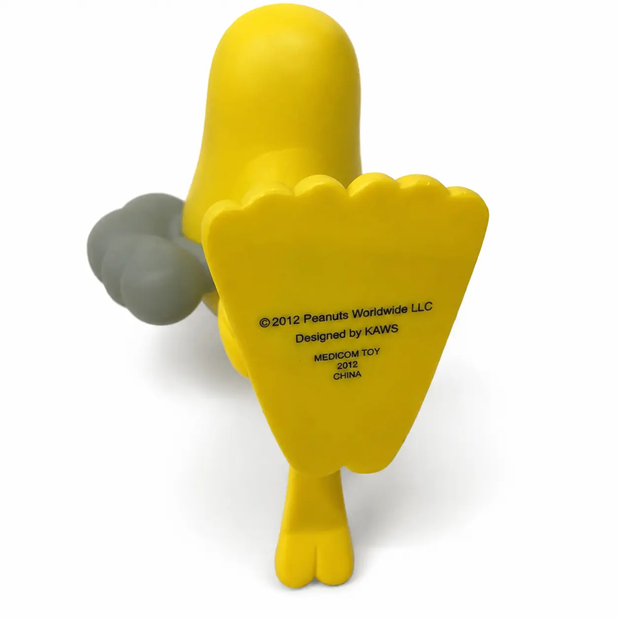 Marquage sous le pied figurine KAWS Woodstock 2012 Medicom Toy