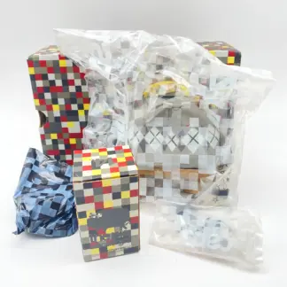 Figurine Boy D Michael Lau conservée dans son emballage plastique