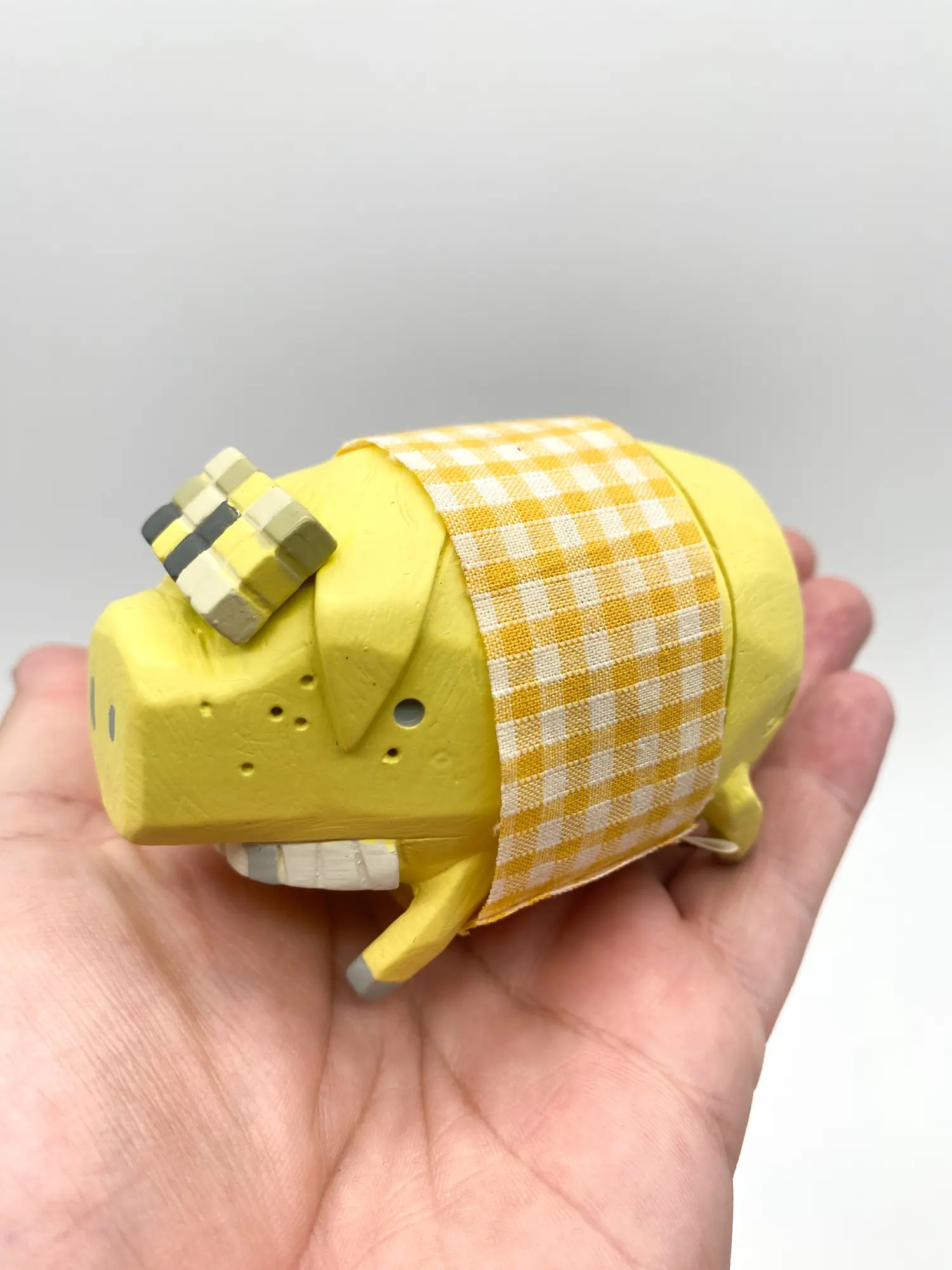 Michael Lau The Pig Yellow Crazychildren #14 – Crazysmiles 2002