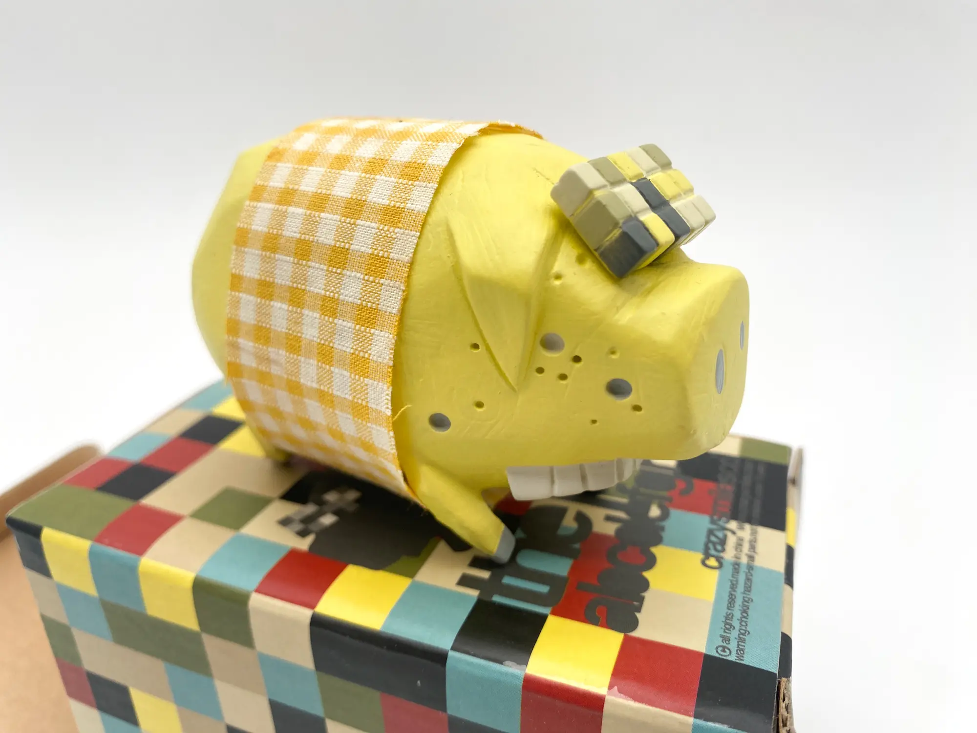 Michael Lau The Pig Yellow Crazychildren #14 – Crazysmiles 2002
