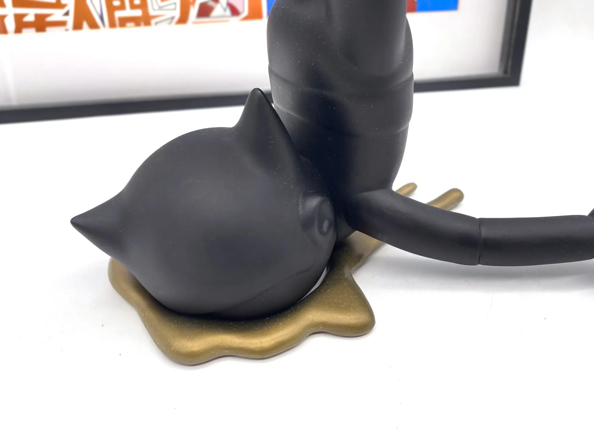 Astro Crash Black & Gold – Josh Divine x Strangecat Toys ComplexCon 2019