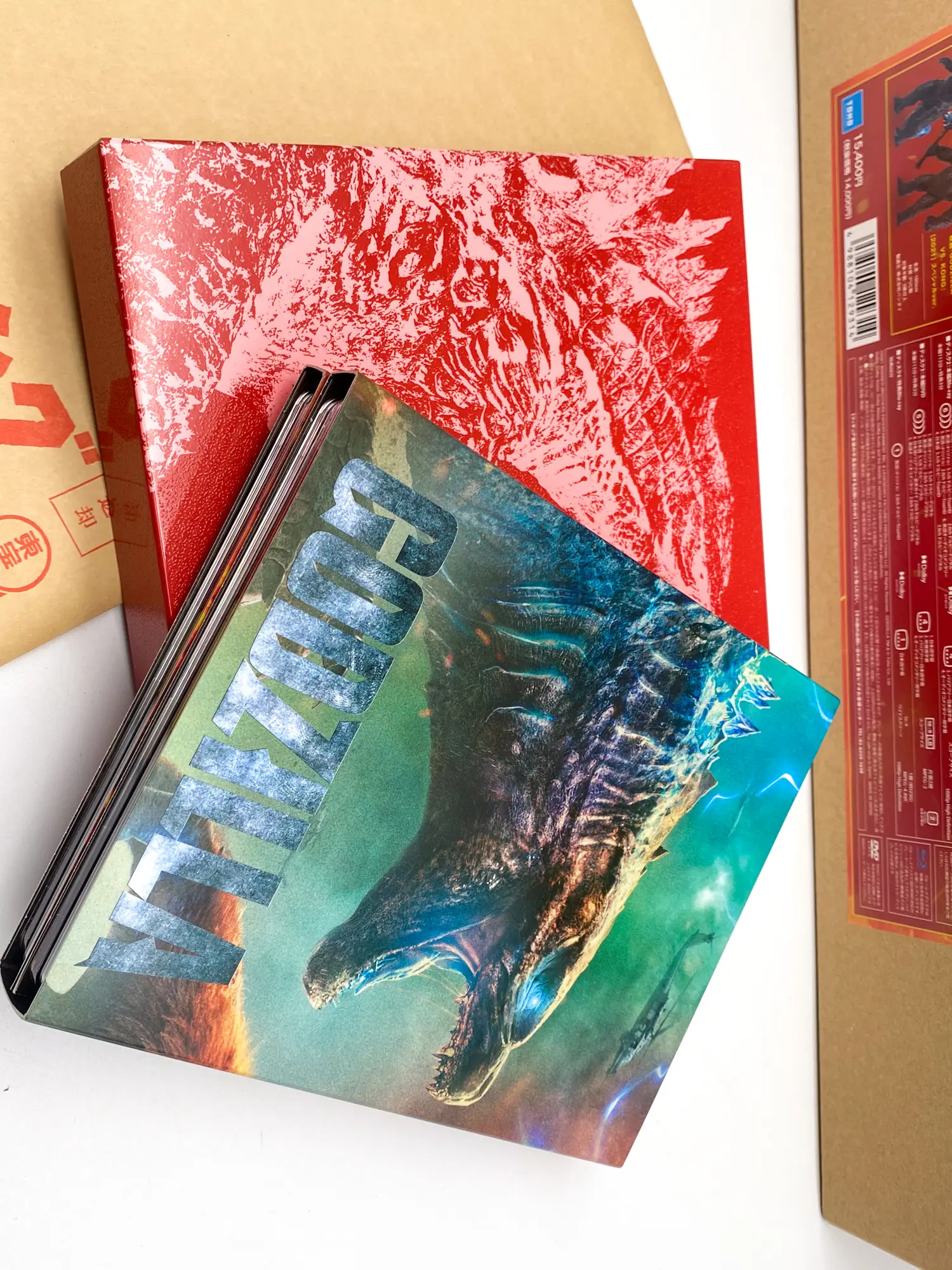 Boîtier illustré Godzilla et étui rouge du coffret 4K Blu-ray DVD Godzilla vs Kong