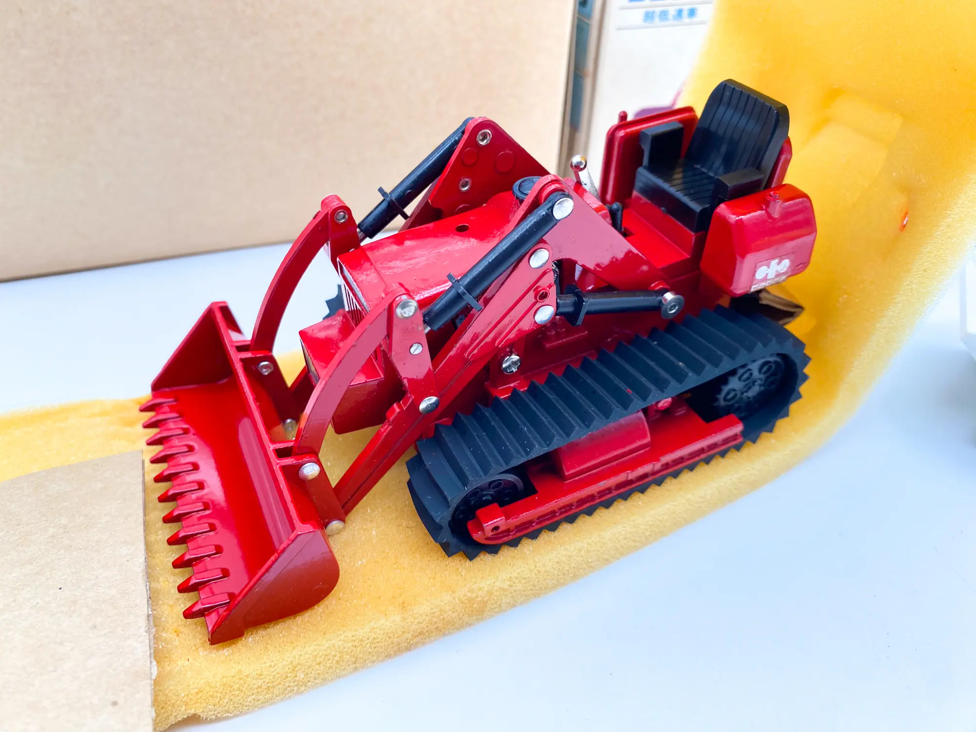 Komatsu D20QF Diapet T-68 1/28 – Tracteur Japon Vintage
