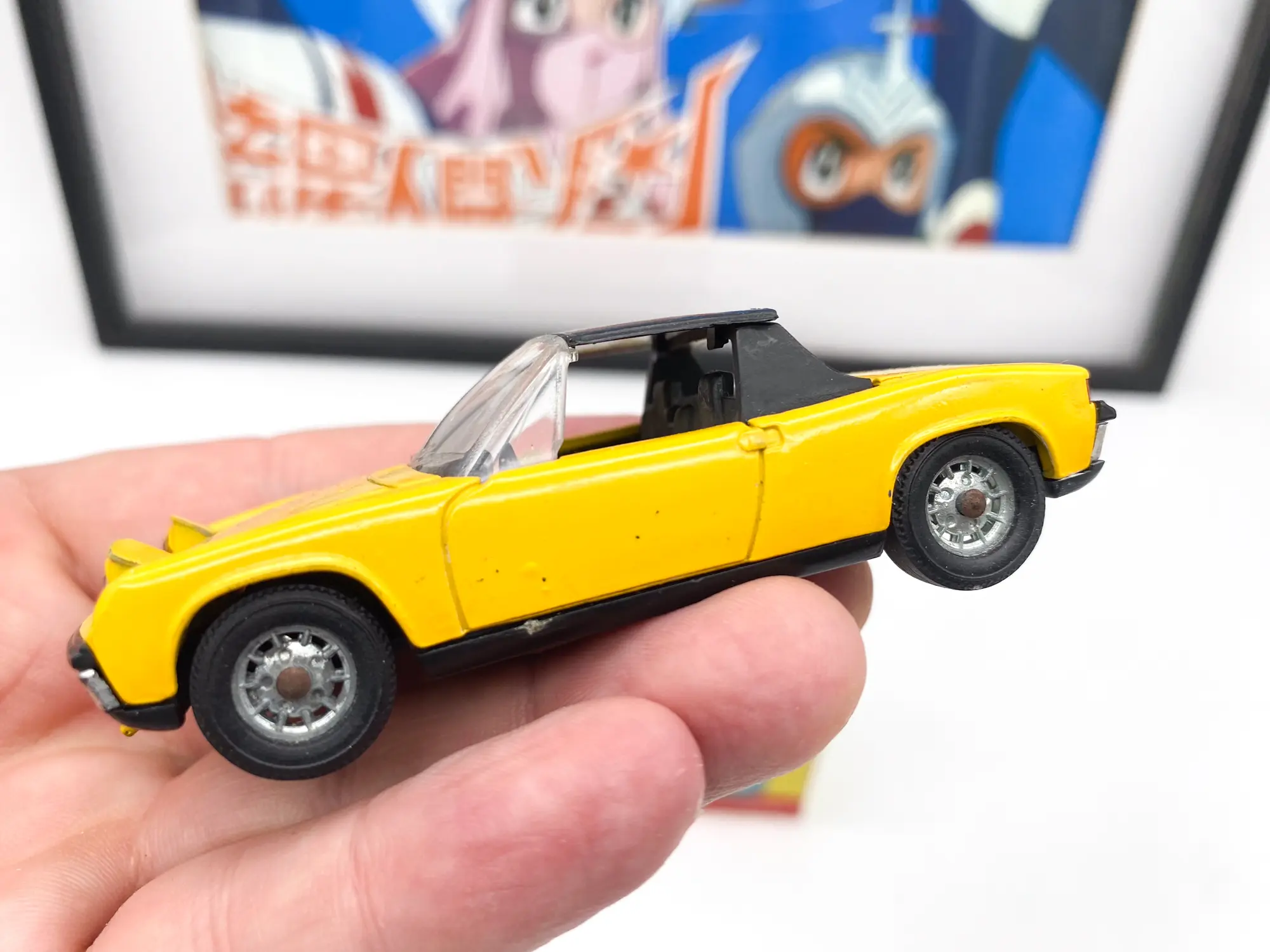 Porsche 914/6 tenue en main, détail du flanc et des jantes