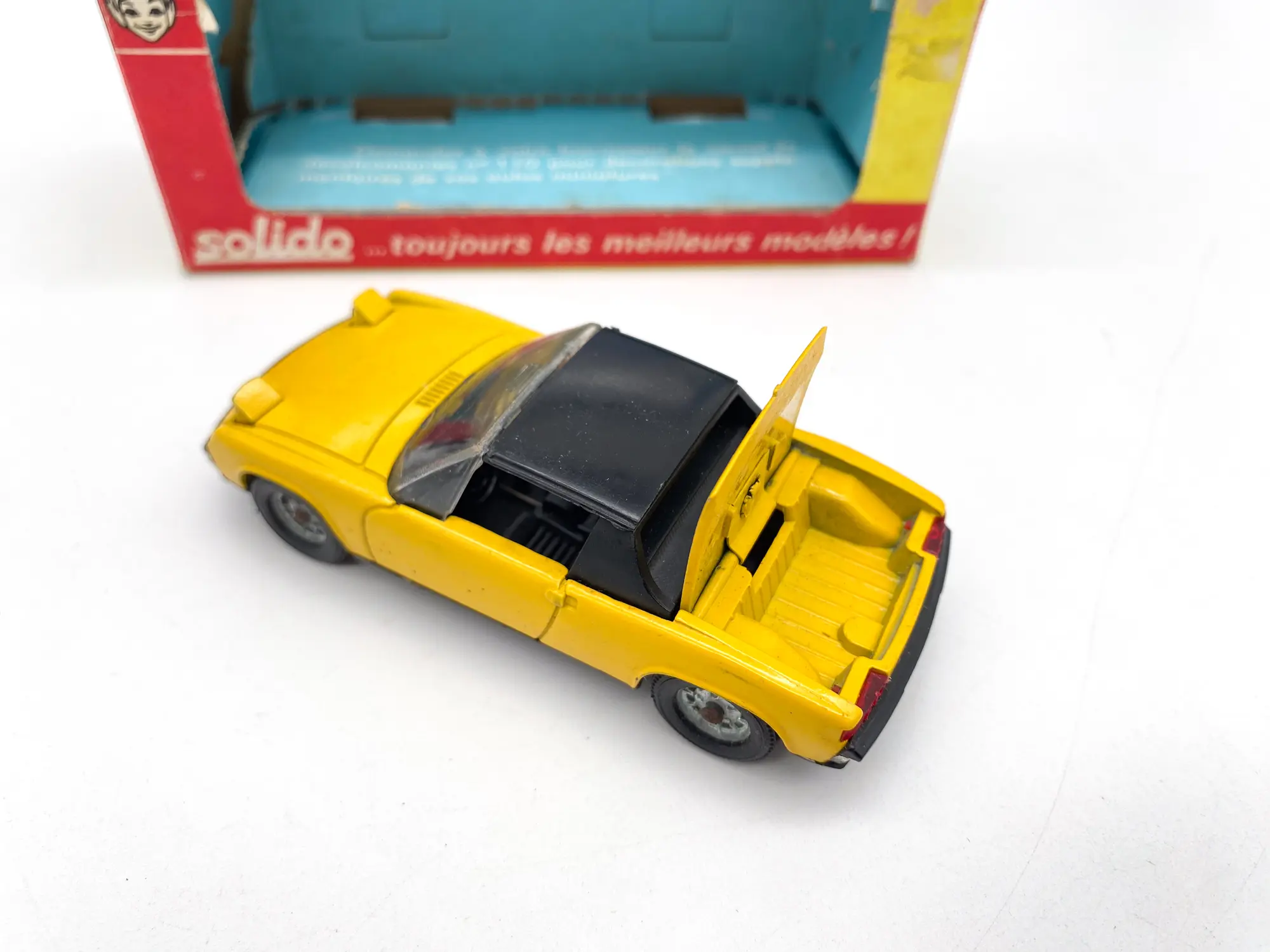 Porsche 914/6 vue de dessus avec coffre arrière ouvert