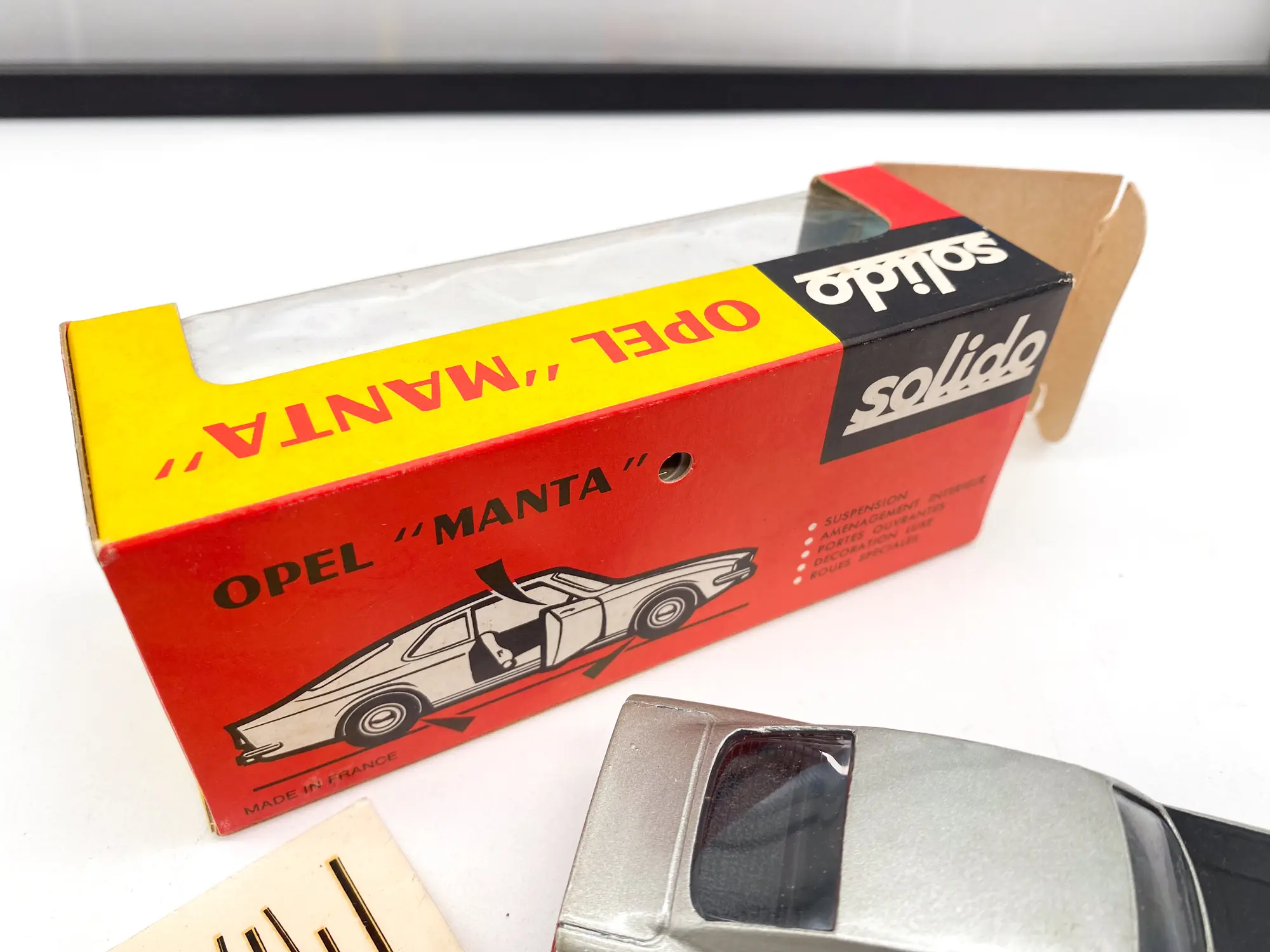 Dos de la boîte Solido Opel Manta avec illustration du modèle