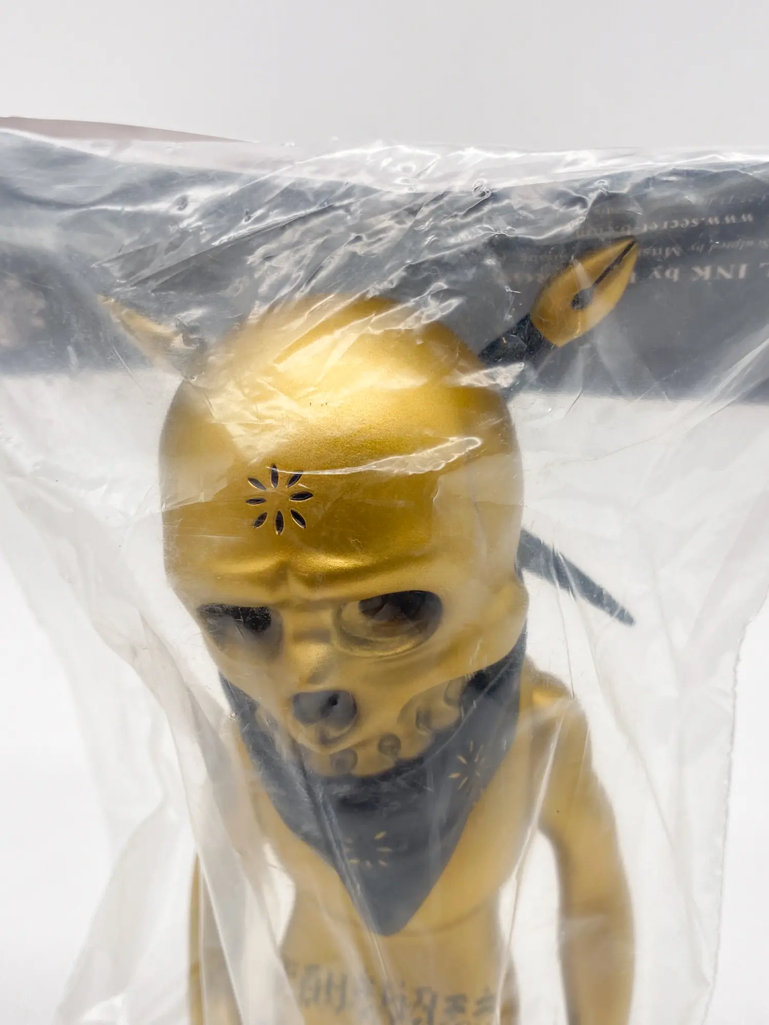 The Rebel Ink by Usugrow Secret Base 2009 – Sofubi Gold Variant – Image 2