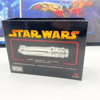 Vue d’ensemble du coffret Star Wars du lightsaber Darth Sidious SW-330 European Exclusive.