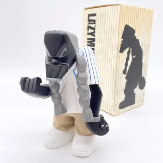 Michael Lau MC Yan White LMF sans casquette, figurine entière de face avec sa boîte