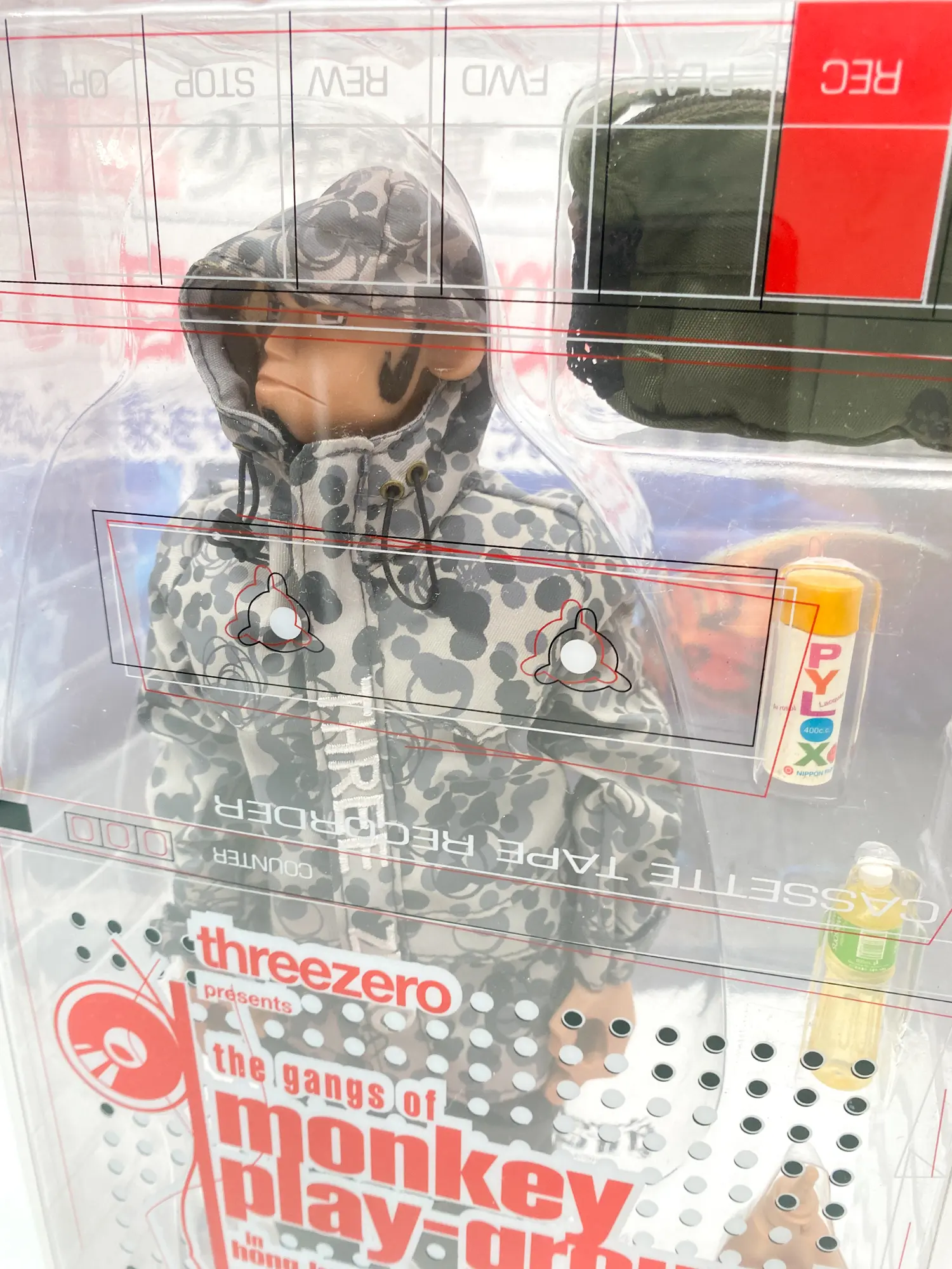 Double Click gris Threezero, capuche camouflage et bombe de peinture PYLOX