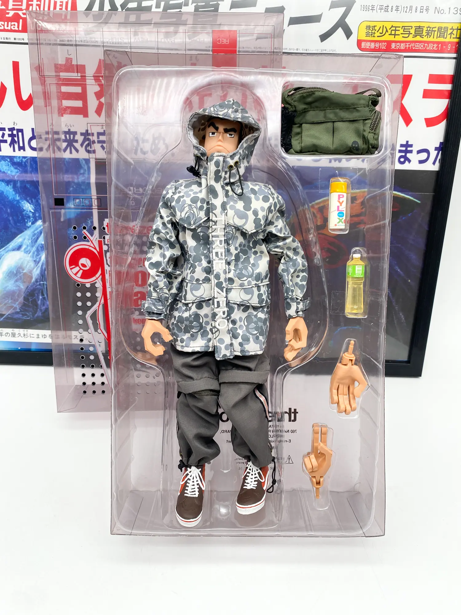 Figurine Double Click gris Threezero complète sous blister avec accessoires